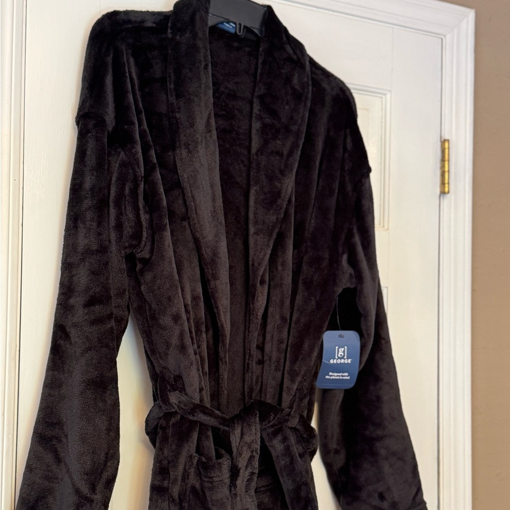 George Eco-Friendly Black Robe‎